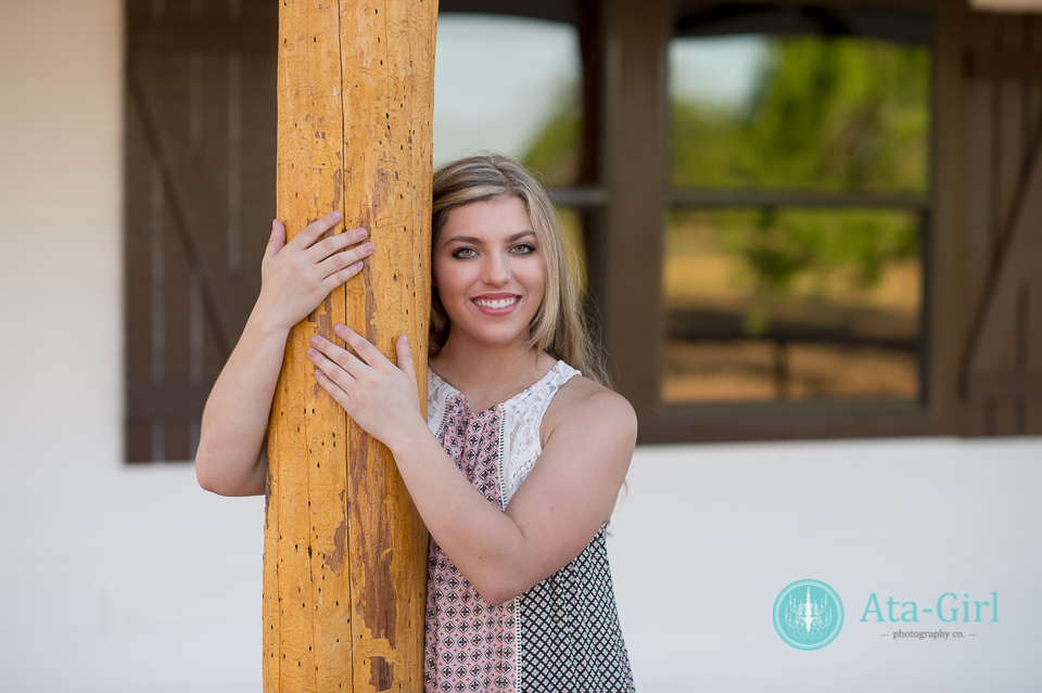 country_cap_and_gown_senior_portrait_session_4S1_7171-Edit