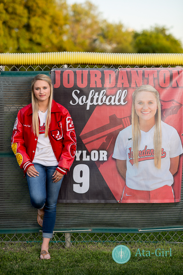 customized_senior_portriat_session_on_campus_4S1_5561-Edit