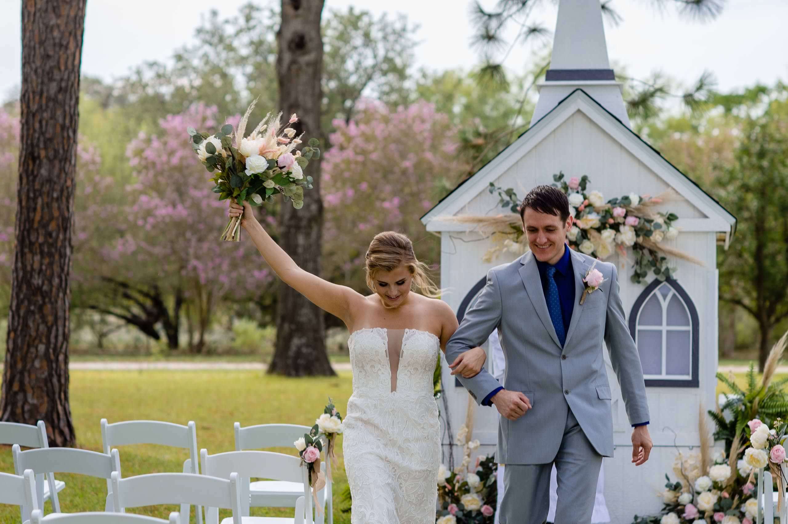 Texas Traveling Wedding Chapel - San Antonio Wedding Photographers Texas Traveling Wedding Chapel - San Antonio Wedding Photographers