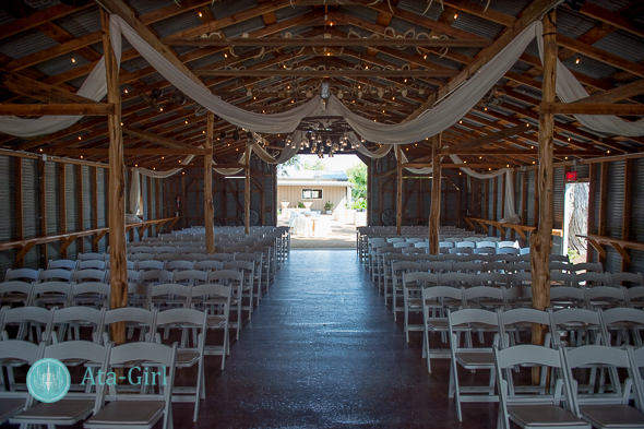 bradys bloomin barn san antonio wedding (1)